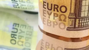 ارتفاع سعر اليورو إلى أكثر من 55 جنيهًا في مصر يضغط على الأسواق ويثير قلق المصريين